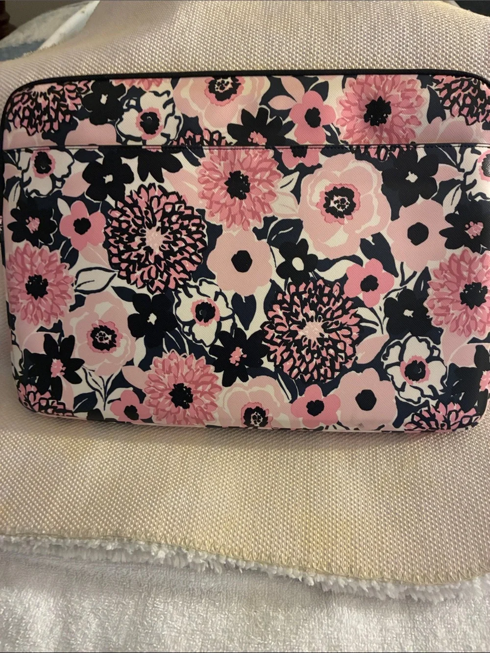 kate spade 15in pink &Black Dahlia Floral Laptop Sleeve-durable textured PVC-NWO
